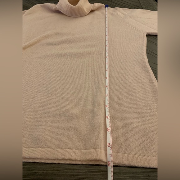 Beige-pink cashmere turtleneck sweater - Picture 4 of 6